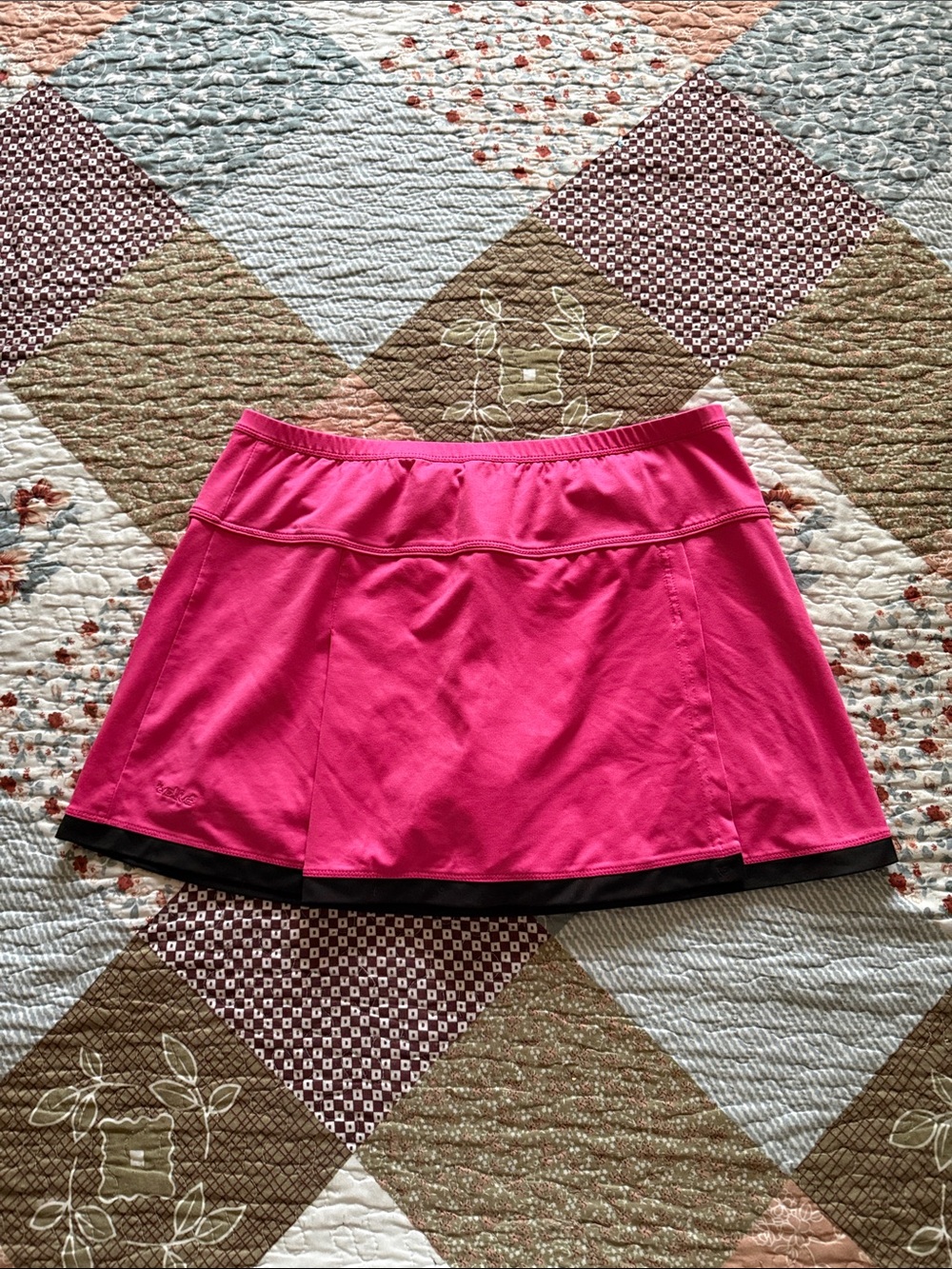 Bolle Women’s Athletic Pink Skirt with Black Trim size large